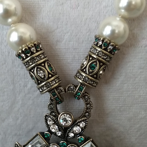 Heidi Daus Interchangeable necklace with golden cream pearls capped w crystals. - Picture 3 of 11